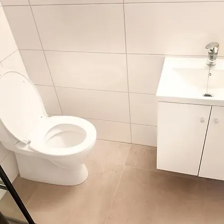 Cozy Private House With Free Parking